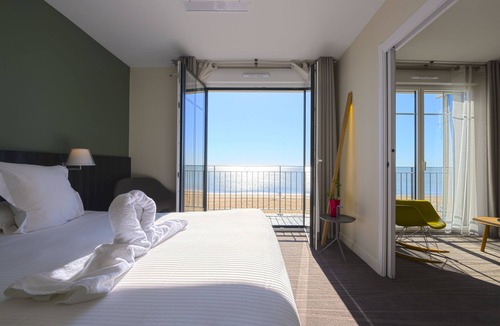 Quartier du Casino Hotel | Hotel Les Flots - Chatelaillon Plage