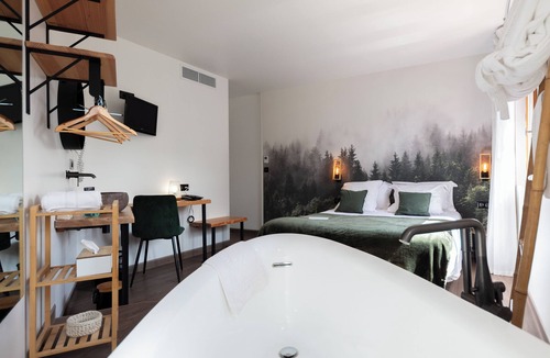 Vieille-Brioude Hotel | Hotel Les Glycines
