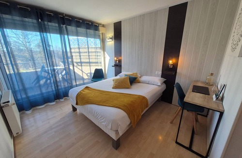 Saint Dezery Hotel | Hotel Les Gravades