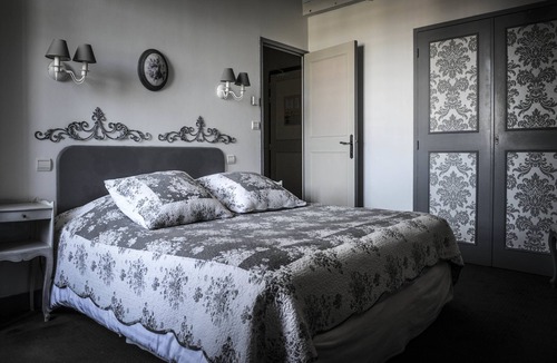 Bourdeilles Hotel | Hotel les Griffons