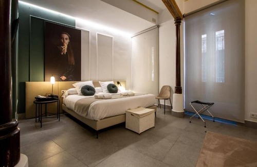 Barri Vell - Santa Creu Hotel | Hotel Les Monges Palace Boutique