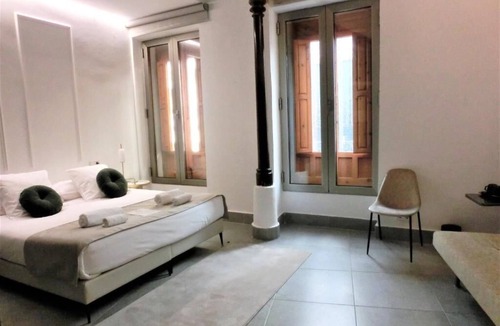 Barri Vell - Santa Creu Hotel | Hotel Les Monges Palace Boutique