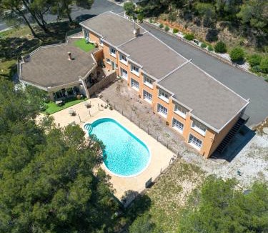 Montagnac Hotel | Hotel Les Rocailles