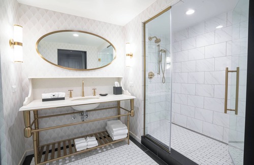 Scioto Mile Hotel | Hotel LeVeque, Autograph Collection