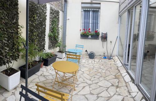 Saint-Fargeau Hotel | Hotel Lilas Gambetta