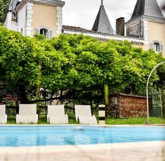 Saint-Girons Hotel | Hotel Logis - Chateau de Beauregard