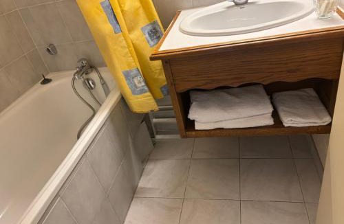 Precy-sous-Thil Hotel | hotel Loriot