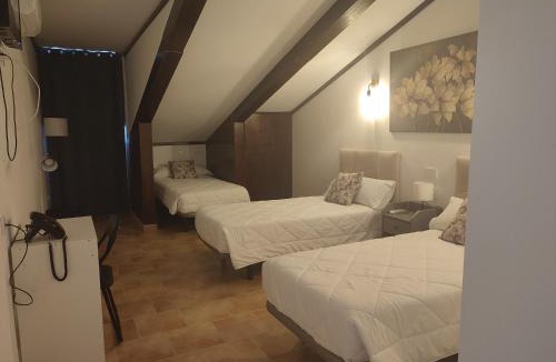 Iniesta Hotel | HOTEL LOS CAÑAS
