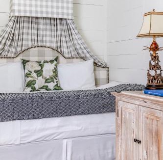 Round Top Hotel | Hotel Lulu