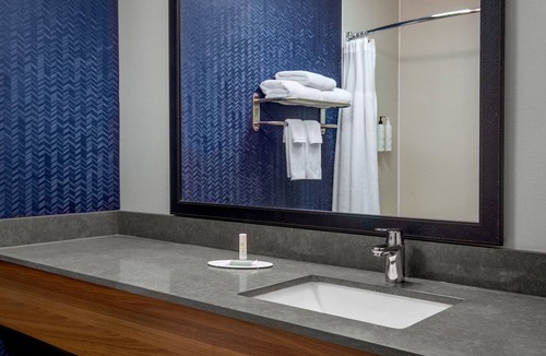 Newtonville Hotel | Hotel Luna