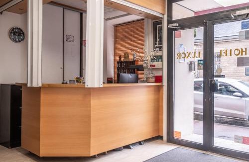 Issy-les-Moulineaux Hotel | Hotel Luxor