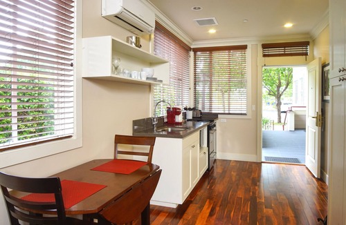 Point Richmond Hotel | Hotel Mac