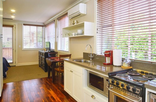 Point Richmond Hotel | Hotel Mac