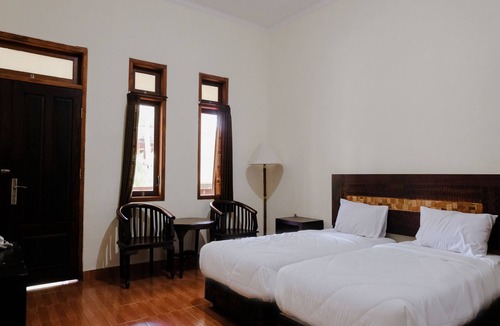 Kalipuro Hotel | Hotel Mahkota Plengkung