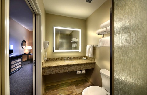 Brownstown Hotel | Hotel Maison Yakima Tapestry Collection by Hilton