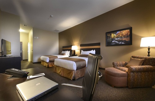 Brownstown Hotel | Hotel Maison Yakima Tapestry Collection by Hilton