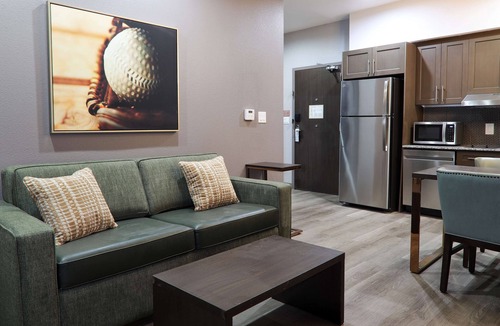 New Caney Hotel | Hotel Manhattan, BW Signature Collection