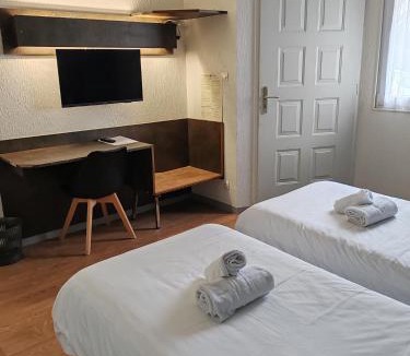 Roullet-Saint-Estephe Hotel | Hotel Marjolaine