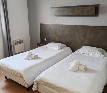 Roullet-Saint-Estephe Hotel | Hotel Marjolaine