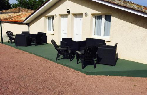 Roullet-Saint-Estephe Hotel | Hotel Marjolaine