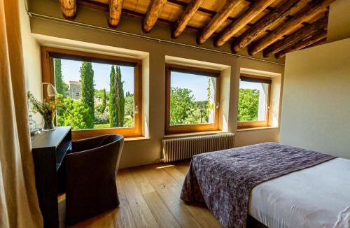 Avinyonet de Puigventos Hotel | Hotel Mas Bosch 1526