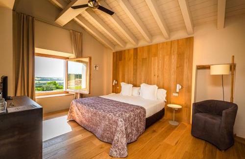 Avinyonet de Puigventos Hotel | Hotel Mas Bosch 1526