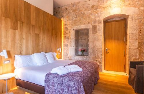 Avinyonet de Puigventos Hotel | Hotel Mas Bosch 1526