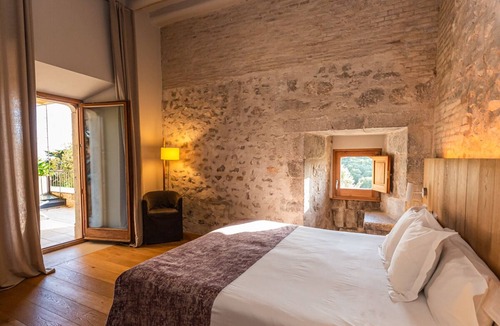 Avinyonet de Puigventos Hotel | Hotel Mas Bosch 1526