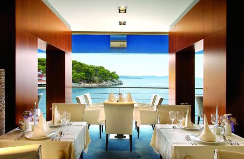 Bozava Hotel | Hotel Maxim