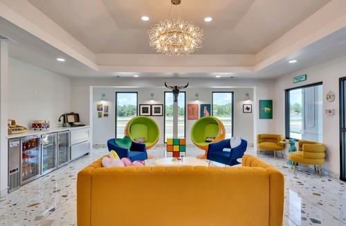 Wellborn Hotel | Hotel McCoy College Station - Art, Libations, Pool Society