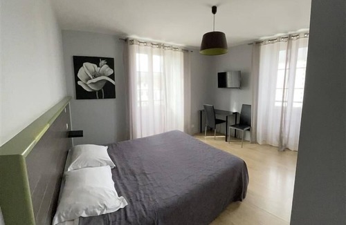 Saint-Jean-le-Vieux Hotel | Hotel Mendy