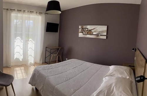 Saint-Jean-le-Vieux Hotel | Hotel Mendy