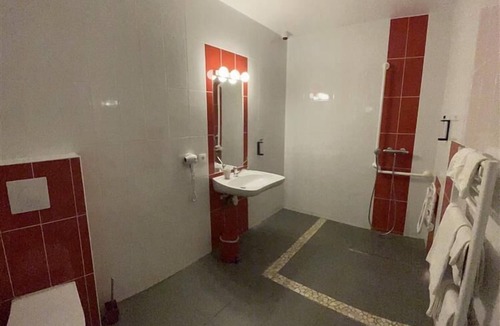 Saint-Jean-le-Vieux Hotel | Hotel Mendy