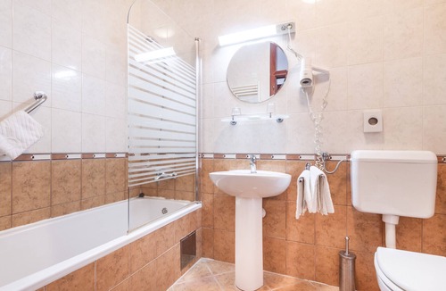 Njivice Hotel | Hotel Miramare Njivice