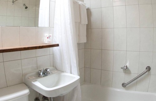 Trois-Rivieres Ouest Hotel | Hotel - Motel Coconut