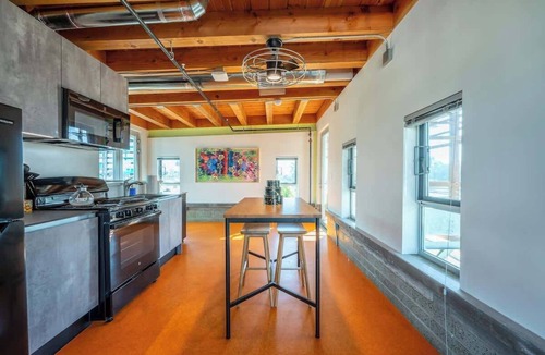 Logan Heights Bed & Breakfast | Hotel Narcissus - Room 6