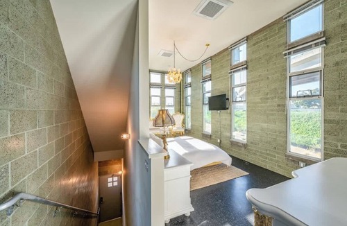 Logan Heights Bed & Breakfast | Hotel Narcissus - Room 6