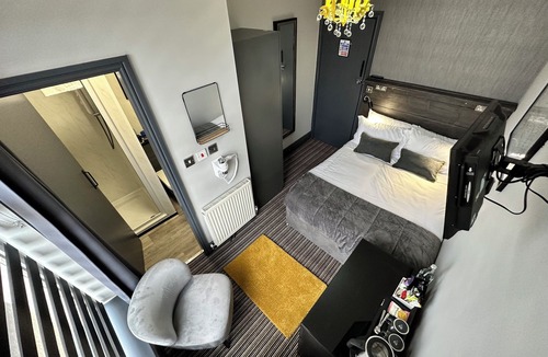 North Shore Hotel | Hotel Neon