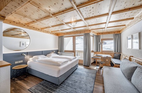 Ravaisch Hotel | Hotel Nevada