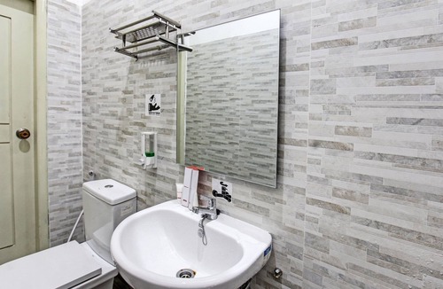 Gerung Hotel | Hotel O Ayu Bypass MansionNearBundaran Gerung