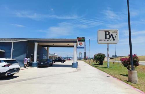 Pearsall Hotel | Hotel O Bien Venido Pearsall I-35