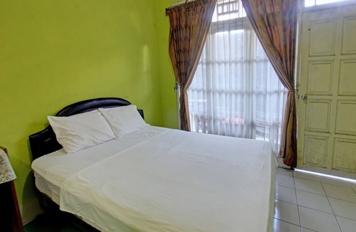 Praya Hotel | Hotel O Dienda Hayu Near Alun Alun Tastura