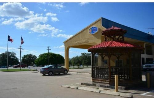 Cuero Hotel | Hotel O Executive Inn & Suites Cuero Hwy 87