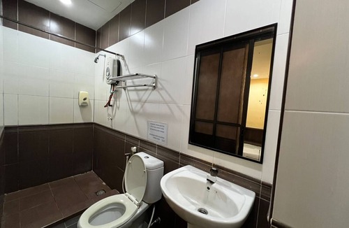 Kampung Kuala Parit Hotel | Hotel O Ezi Inn