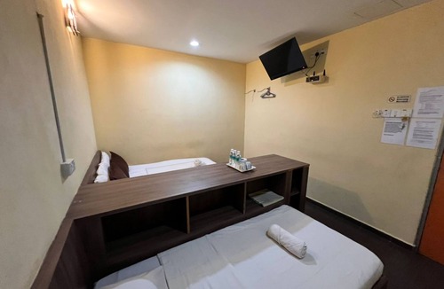 Kampung Kuala Parit Hotel | Hotel O Ezi Inn