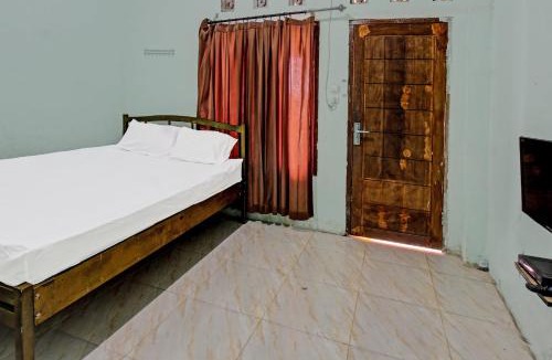 Praya Hotel | Hotel O Homestay Bang HajiNearLapangan Penujak (Inen Gonggang)