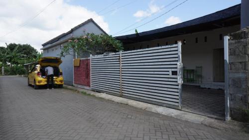 Genteng Hotel | Hotel O Hunian 99