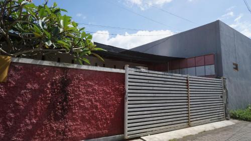 Genteng Hotel | Hotel O Hunian 99