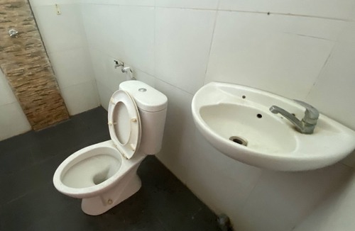 Aik Berik Hotel | Hotel O Lembah Sriti Homestay Near Sirkuit Motor Cross Internasional 459 Lantan