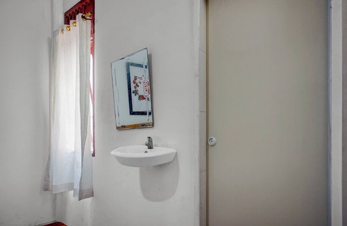 Berastagi Hotel | Hotel O near Monument Historique Berasta